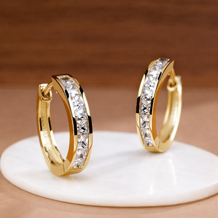 Gold- und Kristall-Chic-Ohrringe