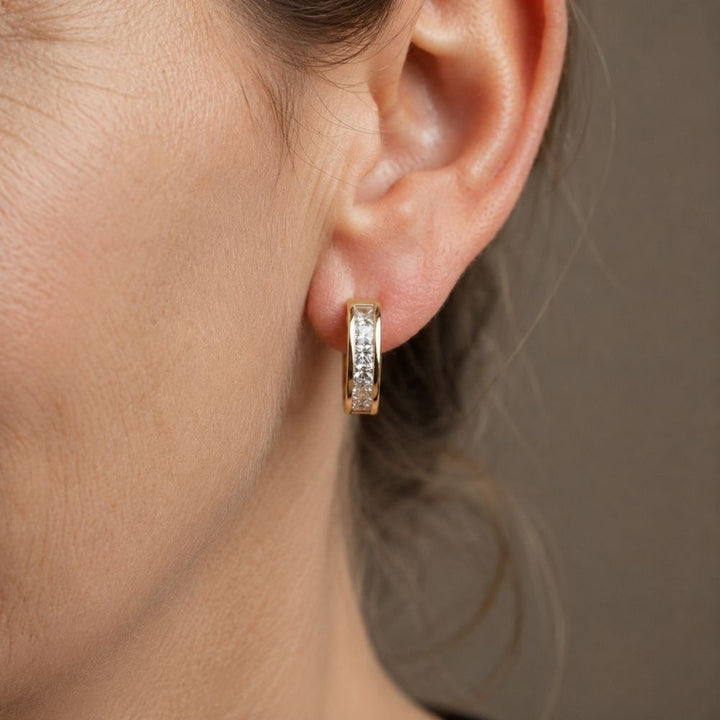 Gold- und Kristall-Chic-Ohrringe