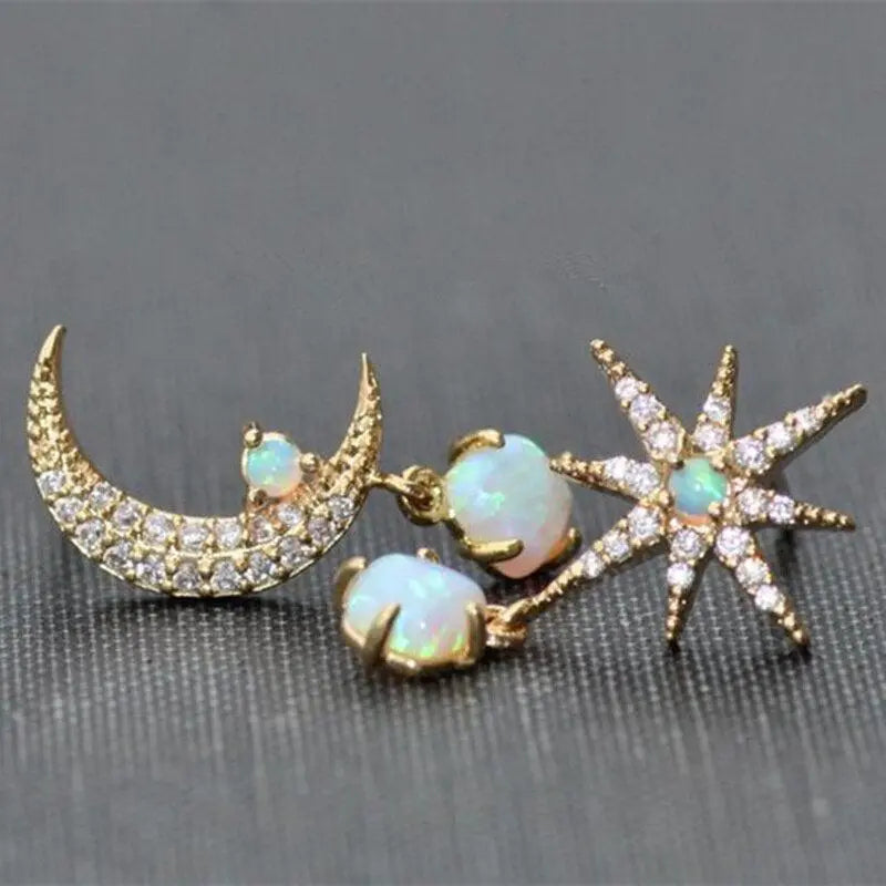 Ohrringe mit Mond und Stern aus Gold und Opal