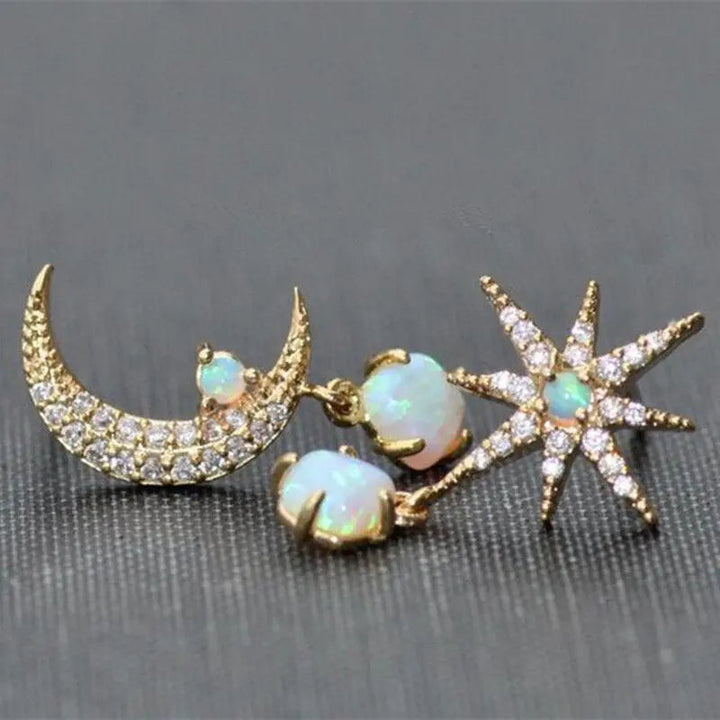 Ohrringe mit Mond und Stern aus Gold und Opal