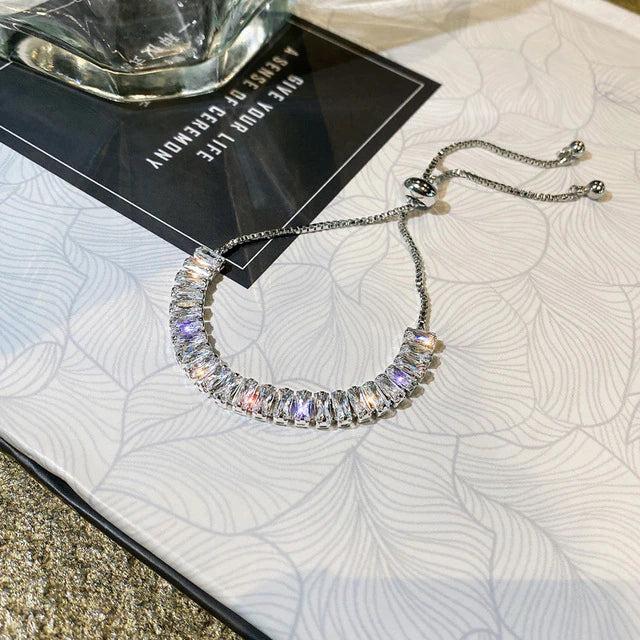 Verstellbares Armband aus Zirkonia in Gold und Silber