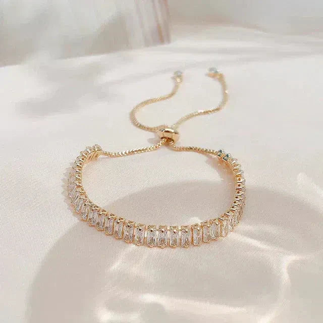 Verstellbares Armband aus Zirkonia in Gold und Silber