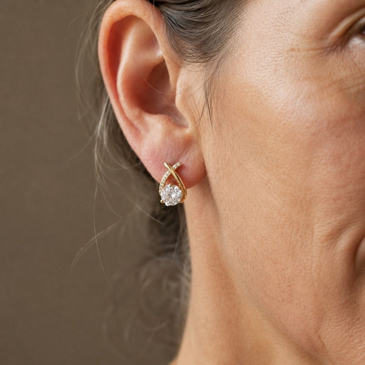 Luxuriöse gedrehte Tropfen-Cubic-Stud-Ohrringe
