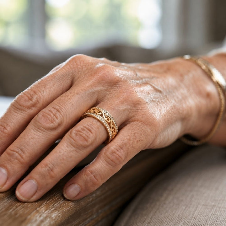 Glänzender Hohlgoldring