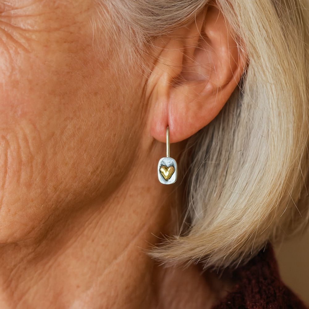 Goldene Herzohrringe in Vintage Silber