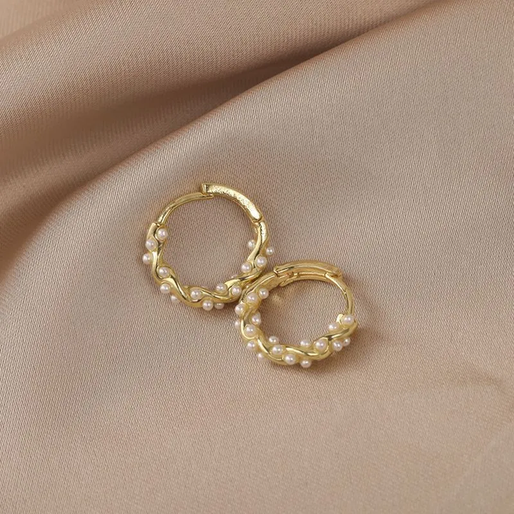 Elegante runde Perlenohrringe mit Einlagen