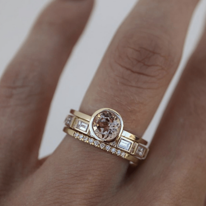 Eleganter eingelegter Kristallgoldring