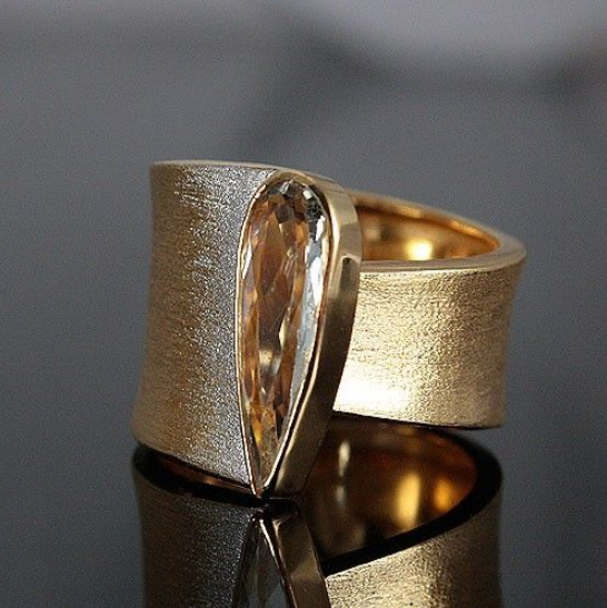 Glänzender Vintage-Goldring